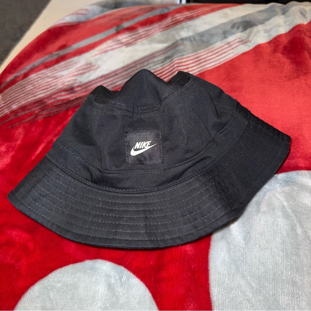 Unisex Nike Black Bucket Hat